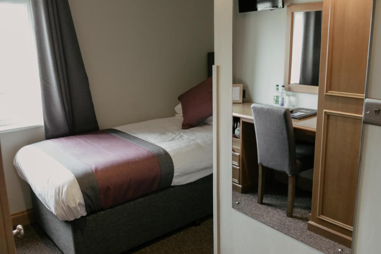 St. Davids Cross Hotel Extérieur photo