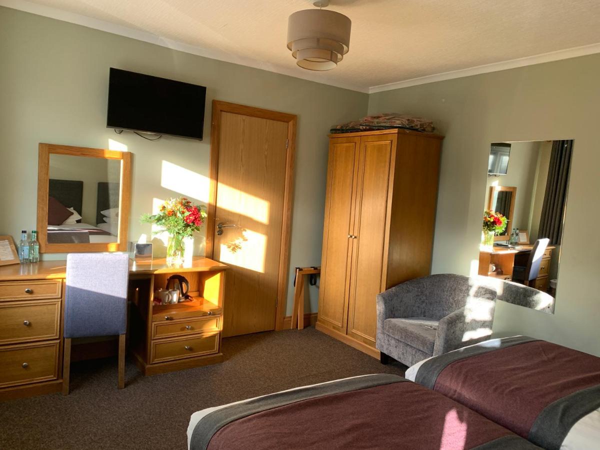 St. Davids Cross Hotel Extérieur photo