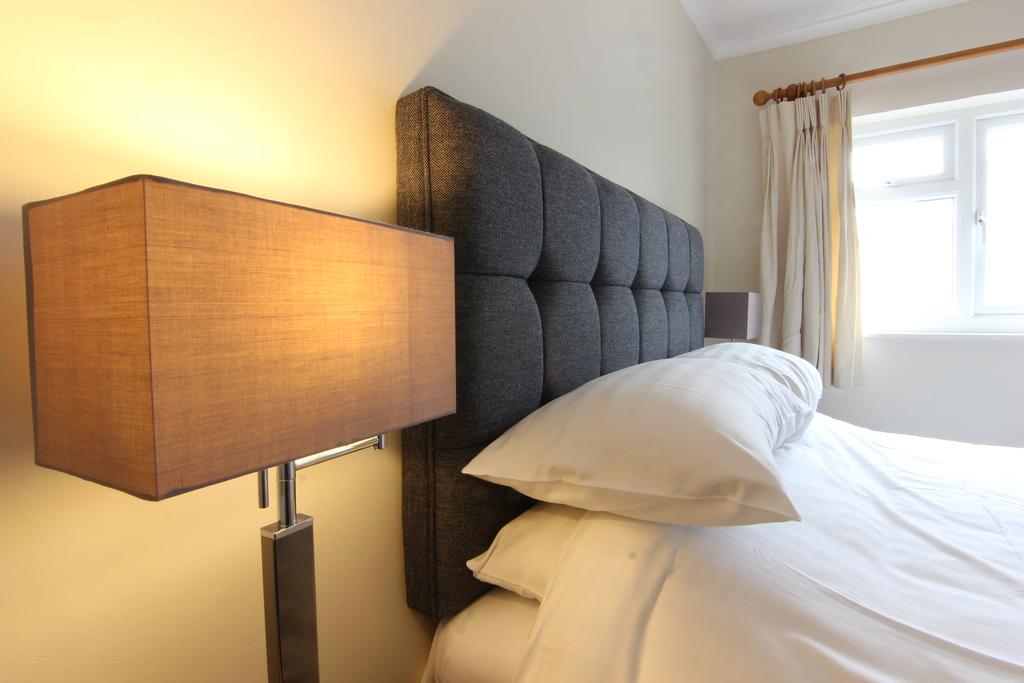 St. Davids Cross Hotel Extérieur photo